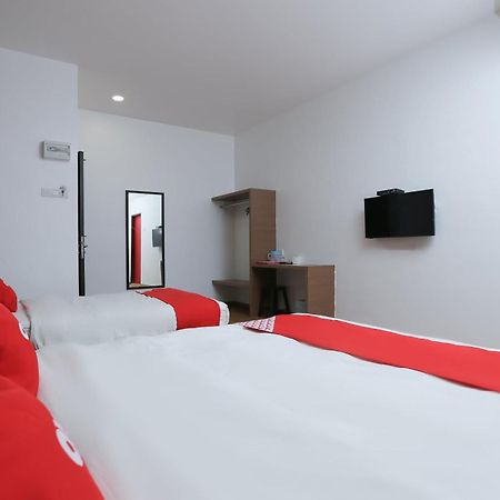 Oyo 89915 East Mount Hotel Kukup Esterno foto