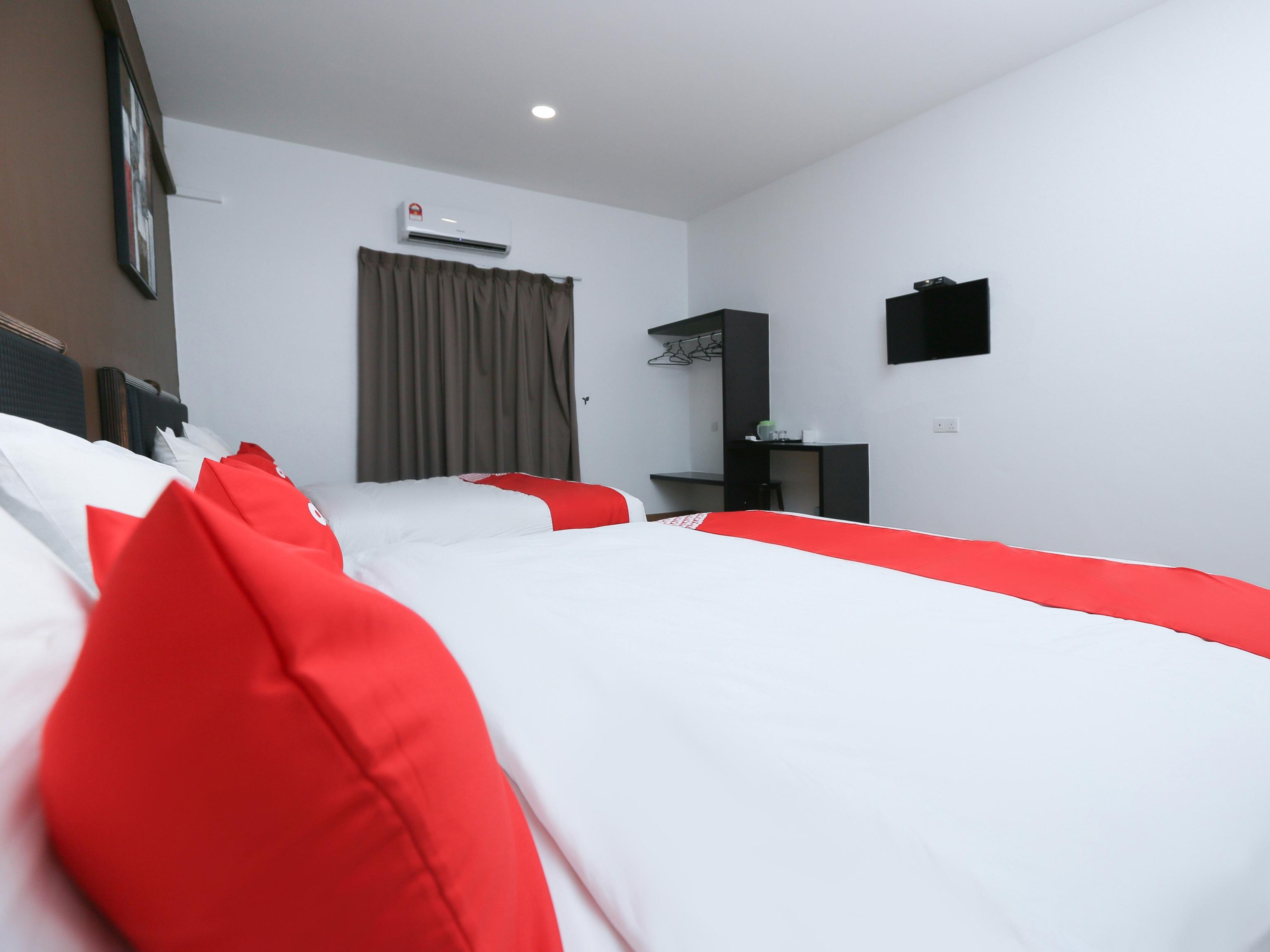 Oyo 89915 East Mount Hotel Kukup Esterno foto