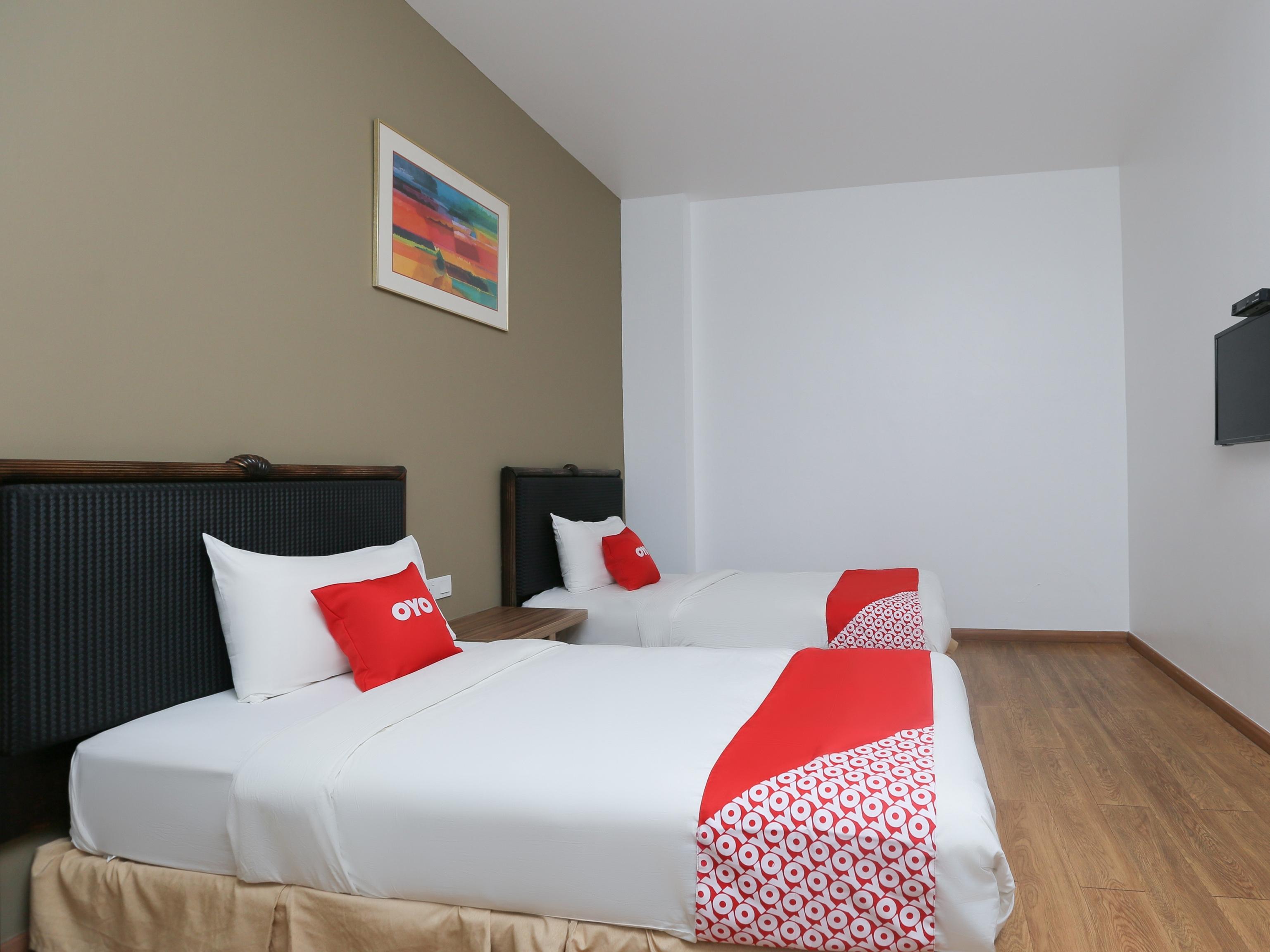 Oyo 89915 East Mount Hotel Kukup Esterno foto
