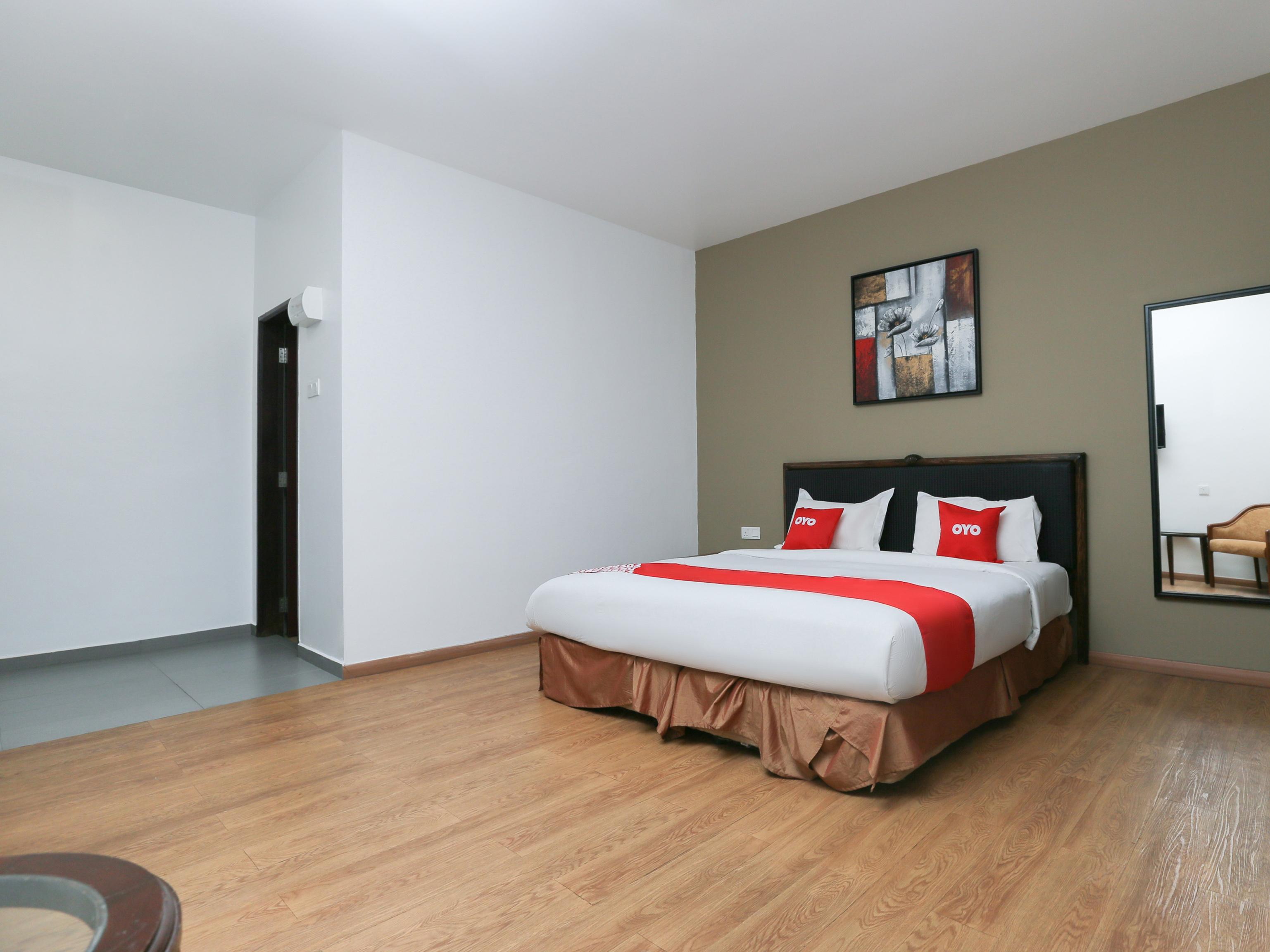 Oyo 89915 East Mount Hotel Kukup Esterno foto