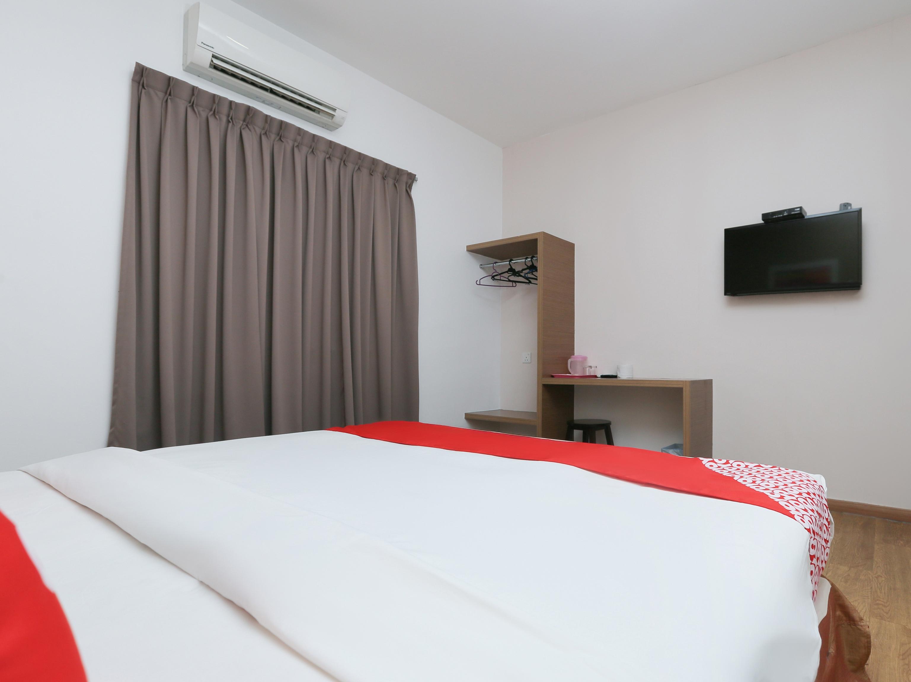 Oyo 89915 East Mount Hotel Kukup Esterno foto