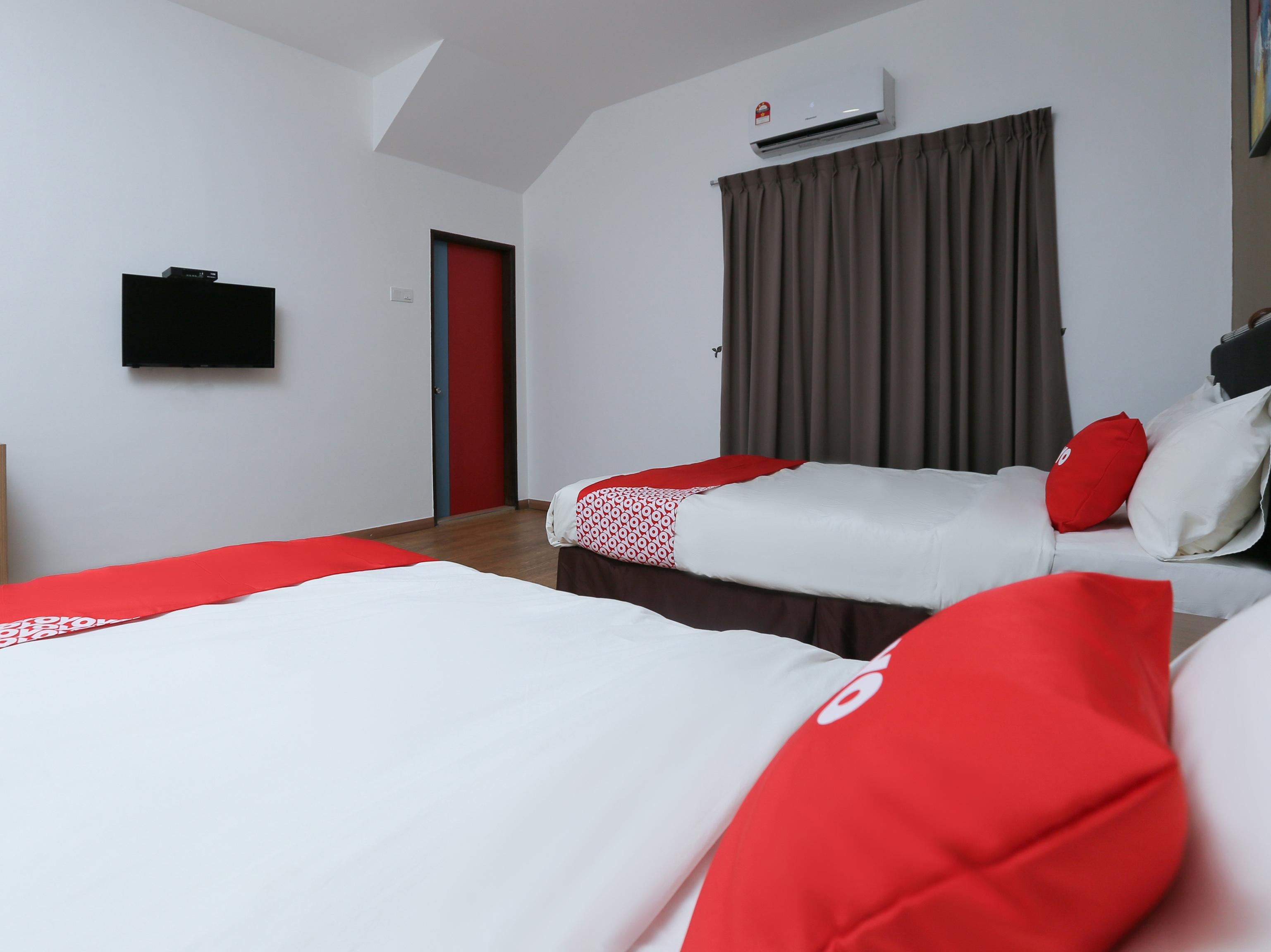 Oyo 89915 East Mount Hotel Kukup Esterno foto