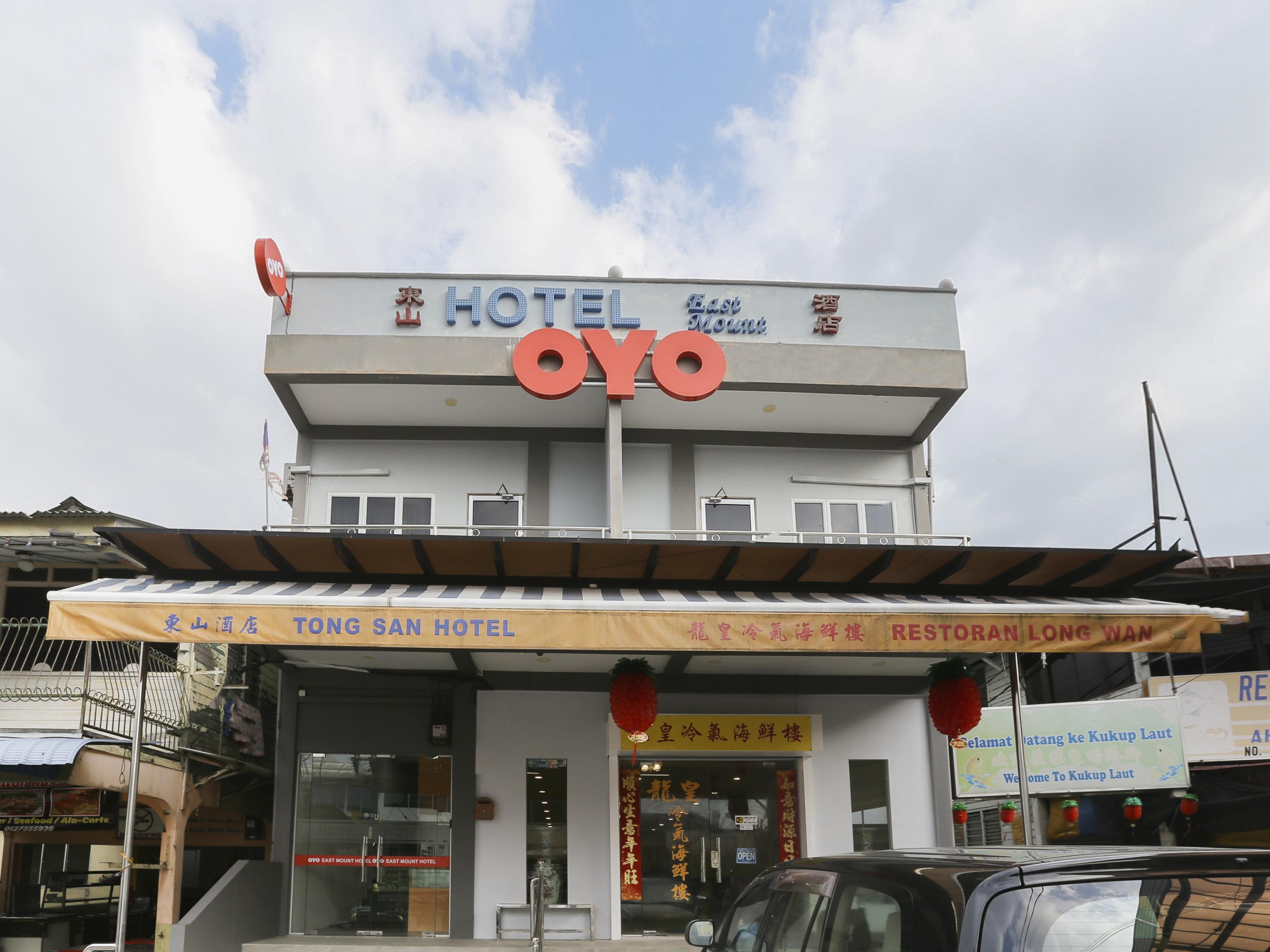 Oyo 89915 East Mount Hotel Kukup Esterno foto