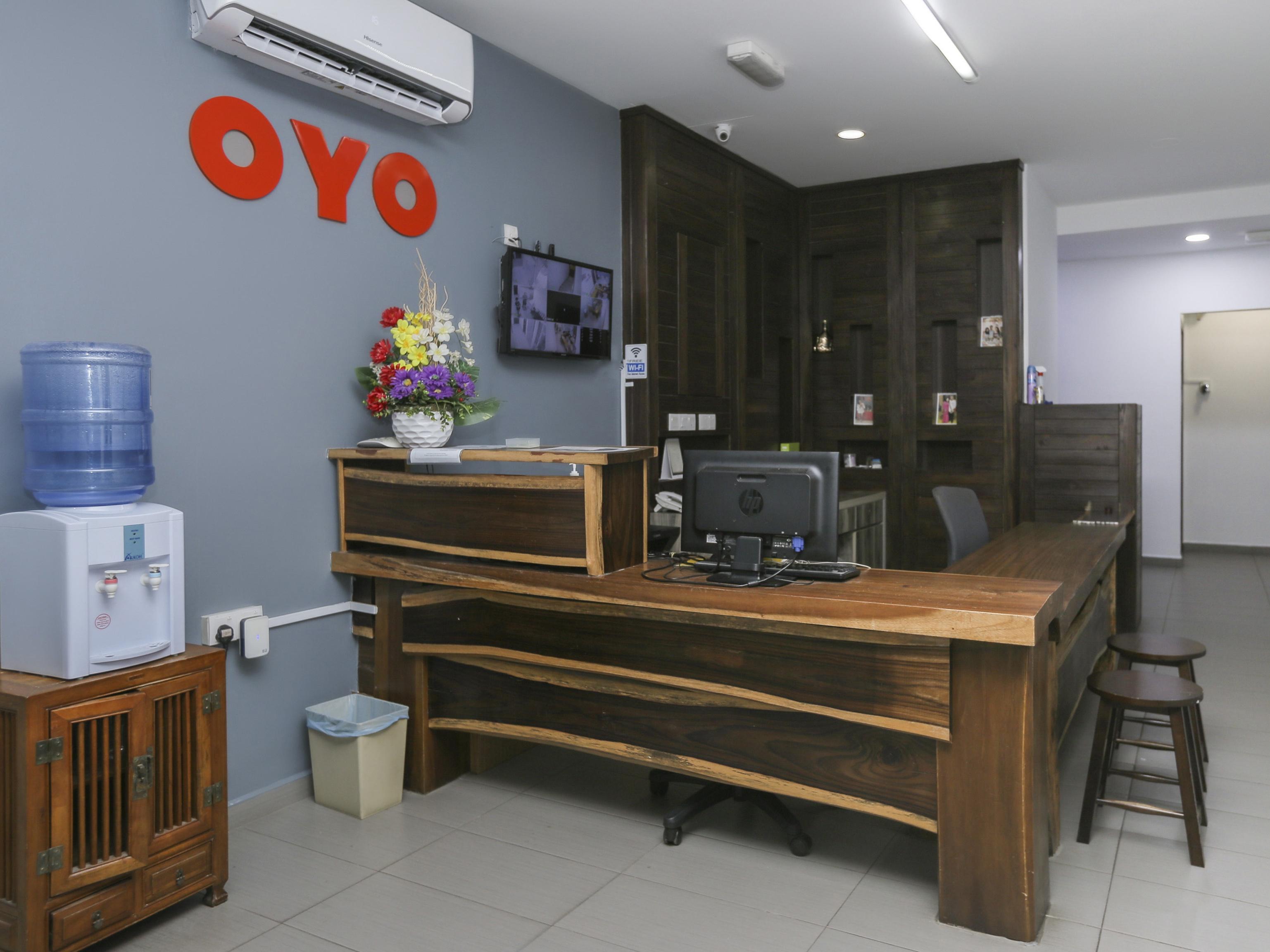 Oyo 89915 East Mount Hotel Kukup Esterno foto