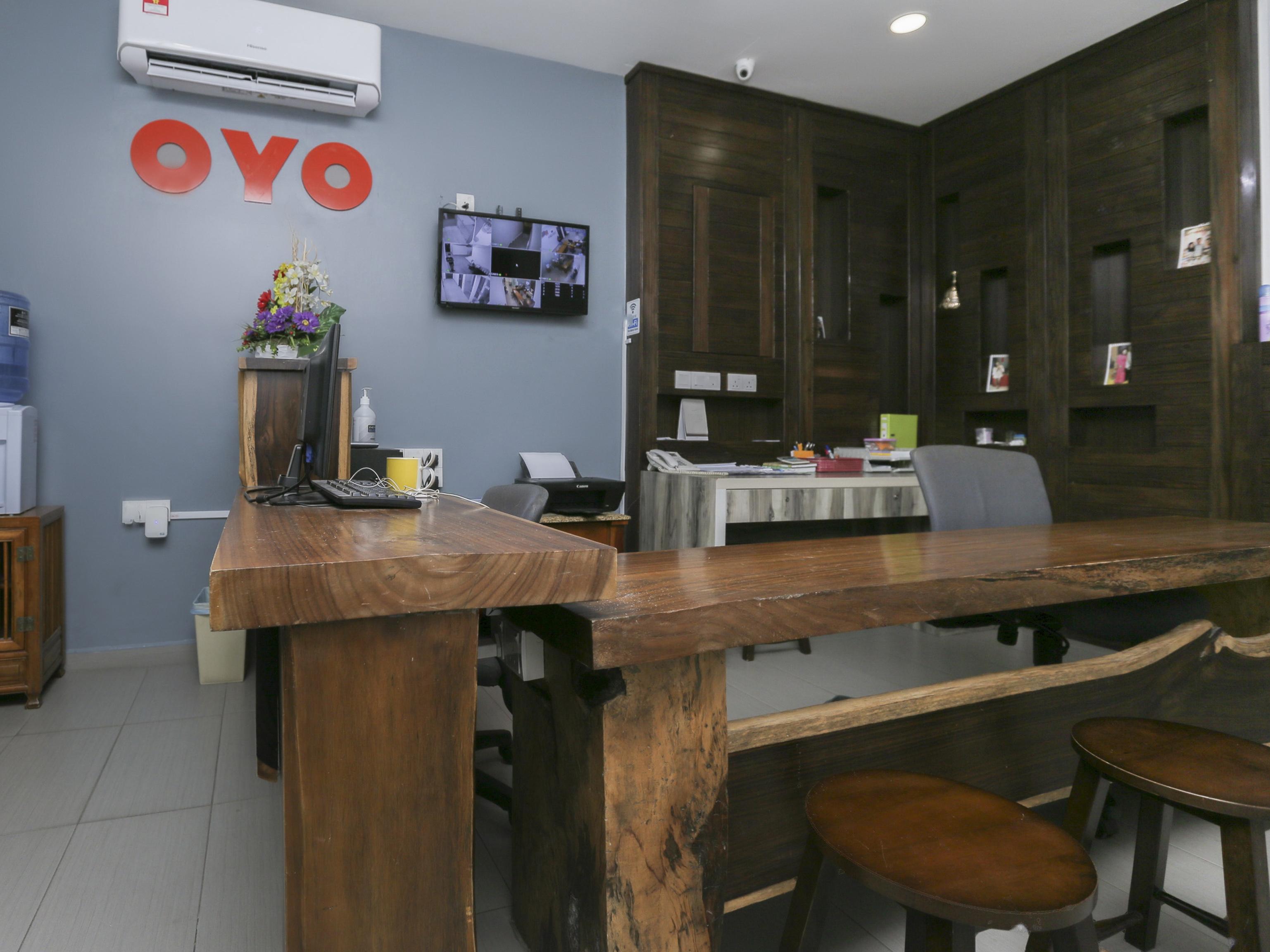 Oyo 89915 East Mount Hotel Kukup Esterno foto