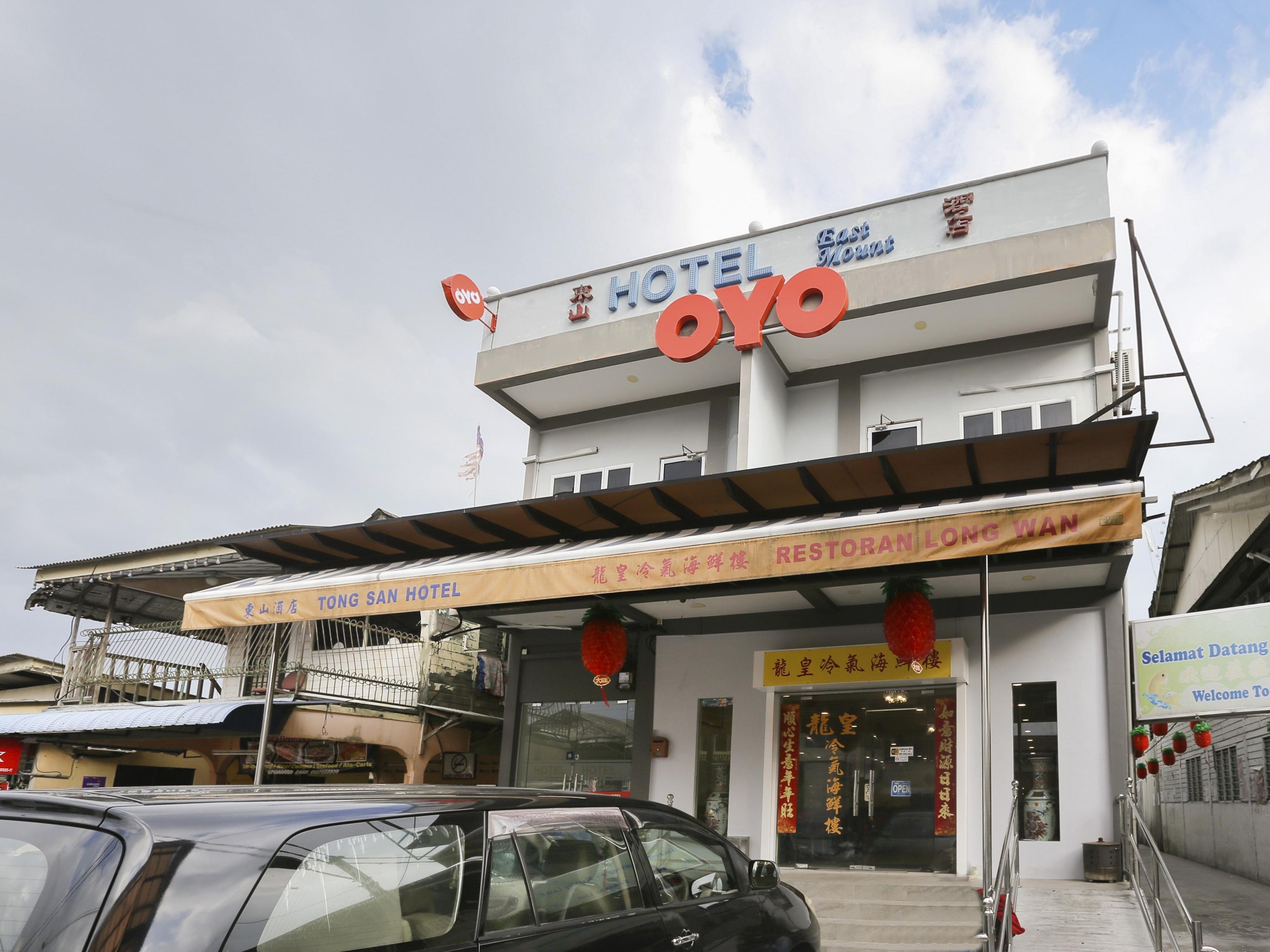Oyo 89915 East Mount Hotel Kukup Esterno foto