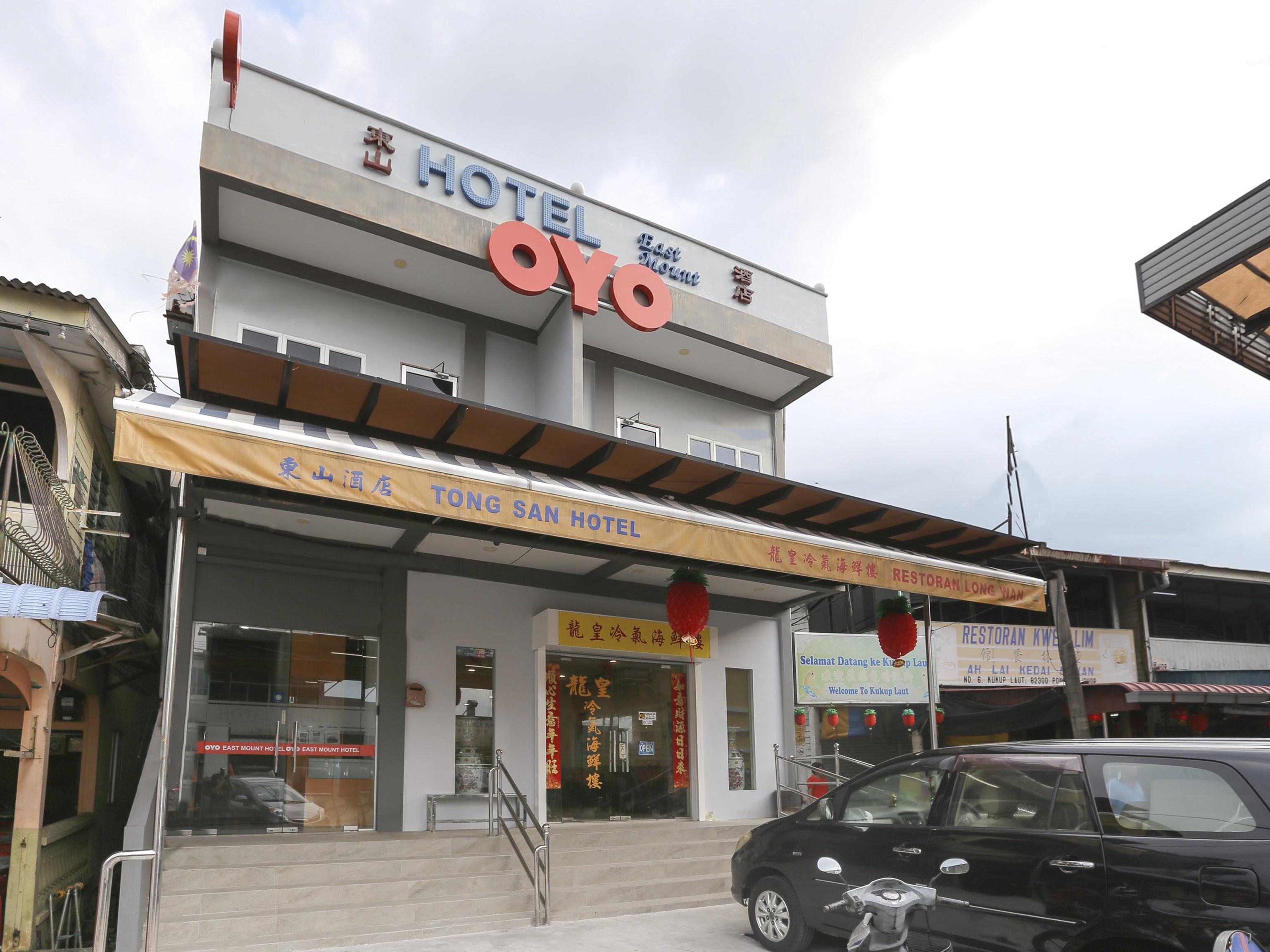 Oyo 89915 East Mount Hotel Kukup Esterno foto