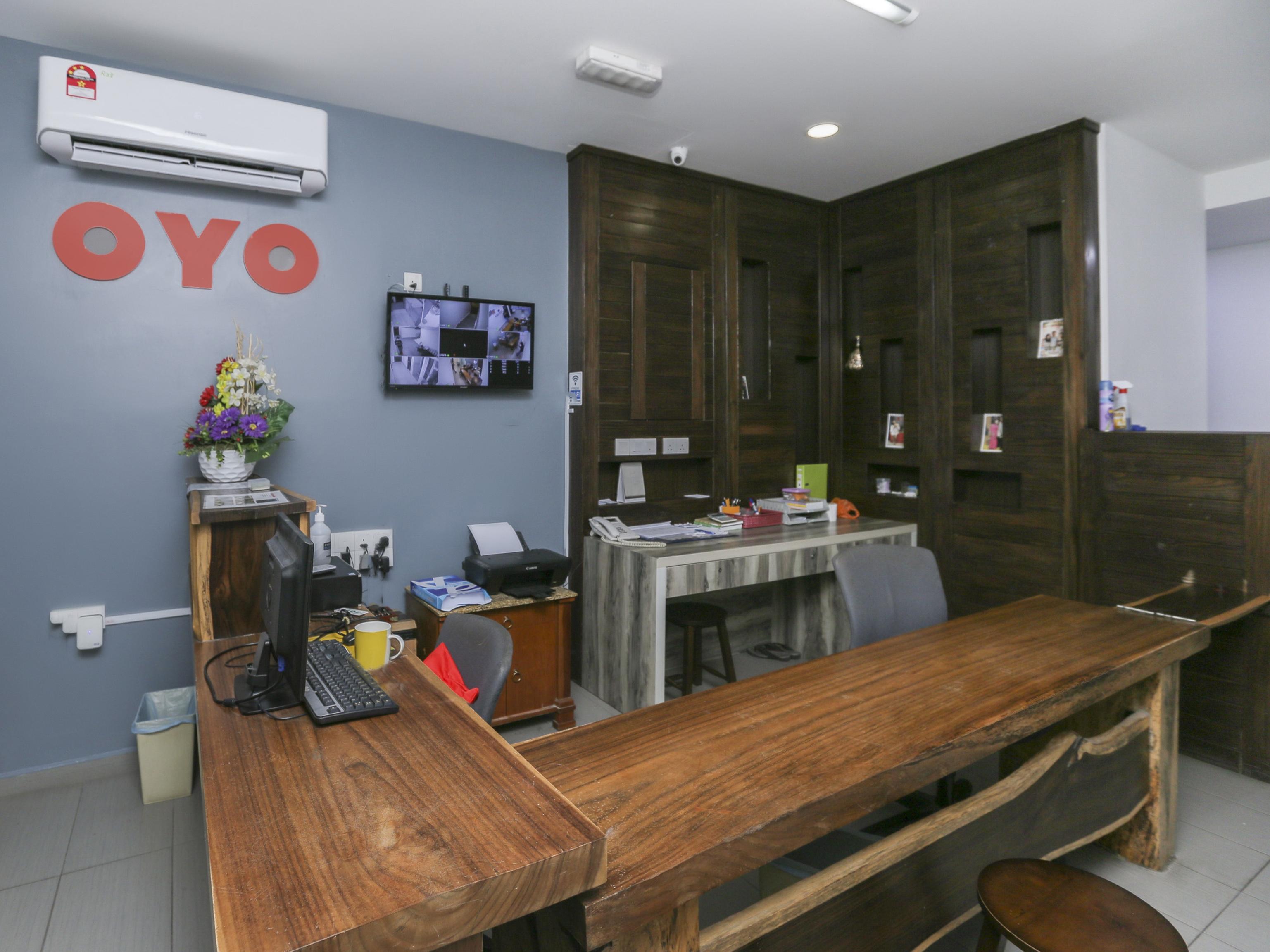 Oyo 89915 East Mount Hotel Kukup Esterno foto