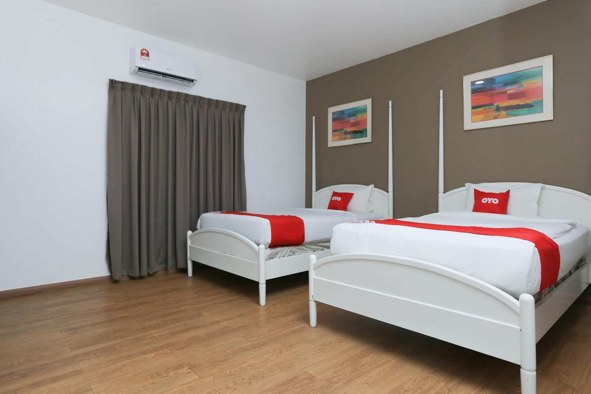 Oyo 89915 East Mount Hotel Kukup Esterno foto