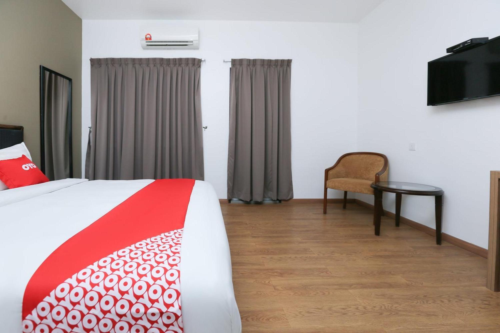 Oyo 89915 East Mount Hotel Kukup Esterno foto