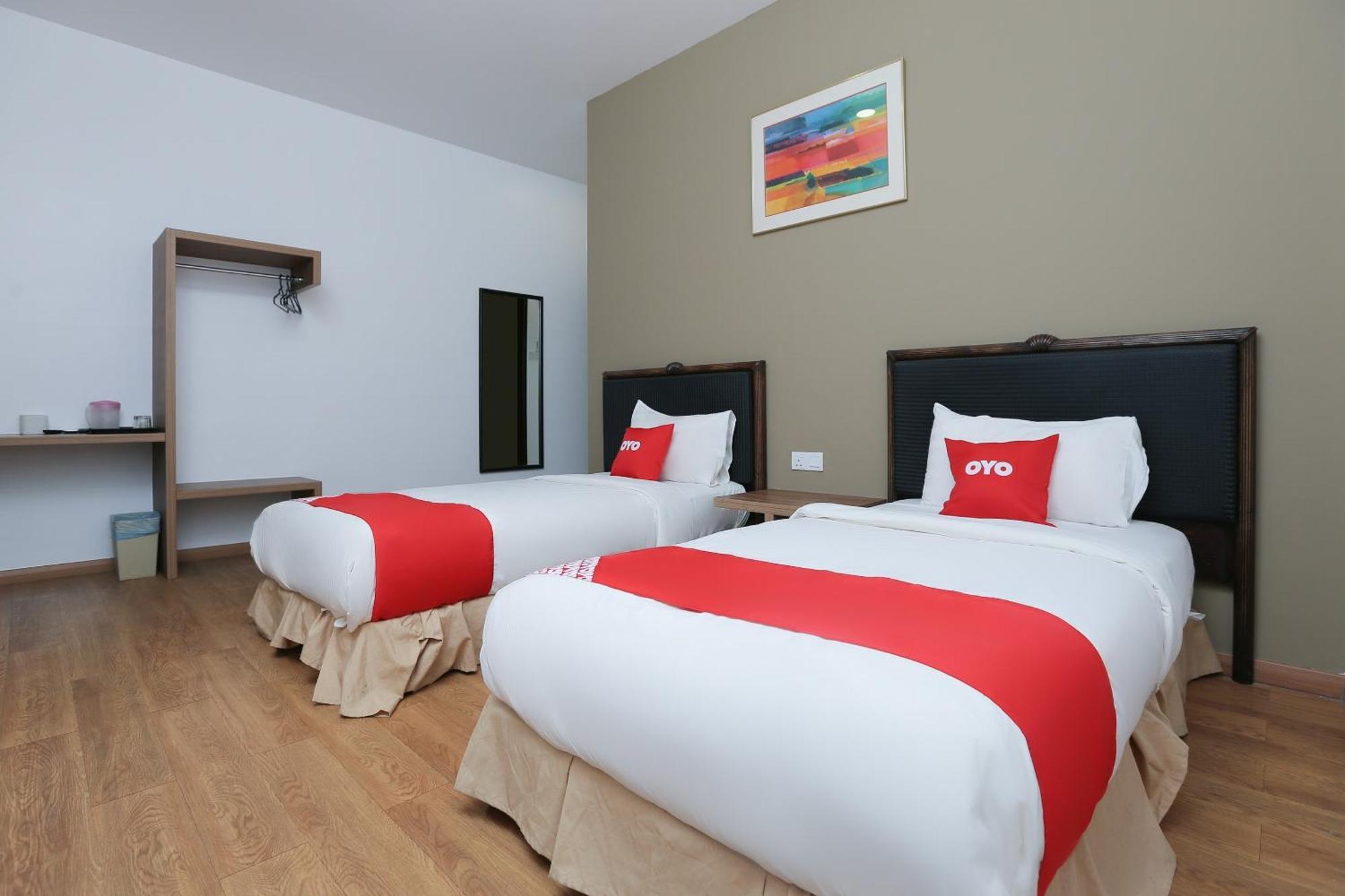 Oyo 89915 East Mount Hotel Kukup Esterno foto