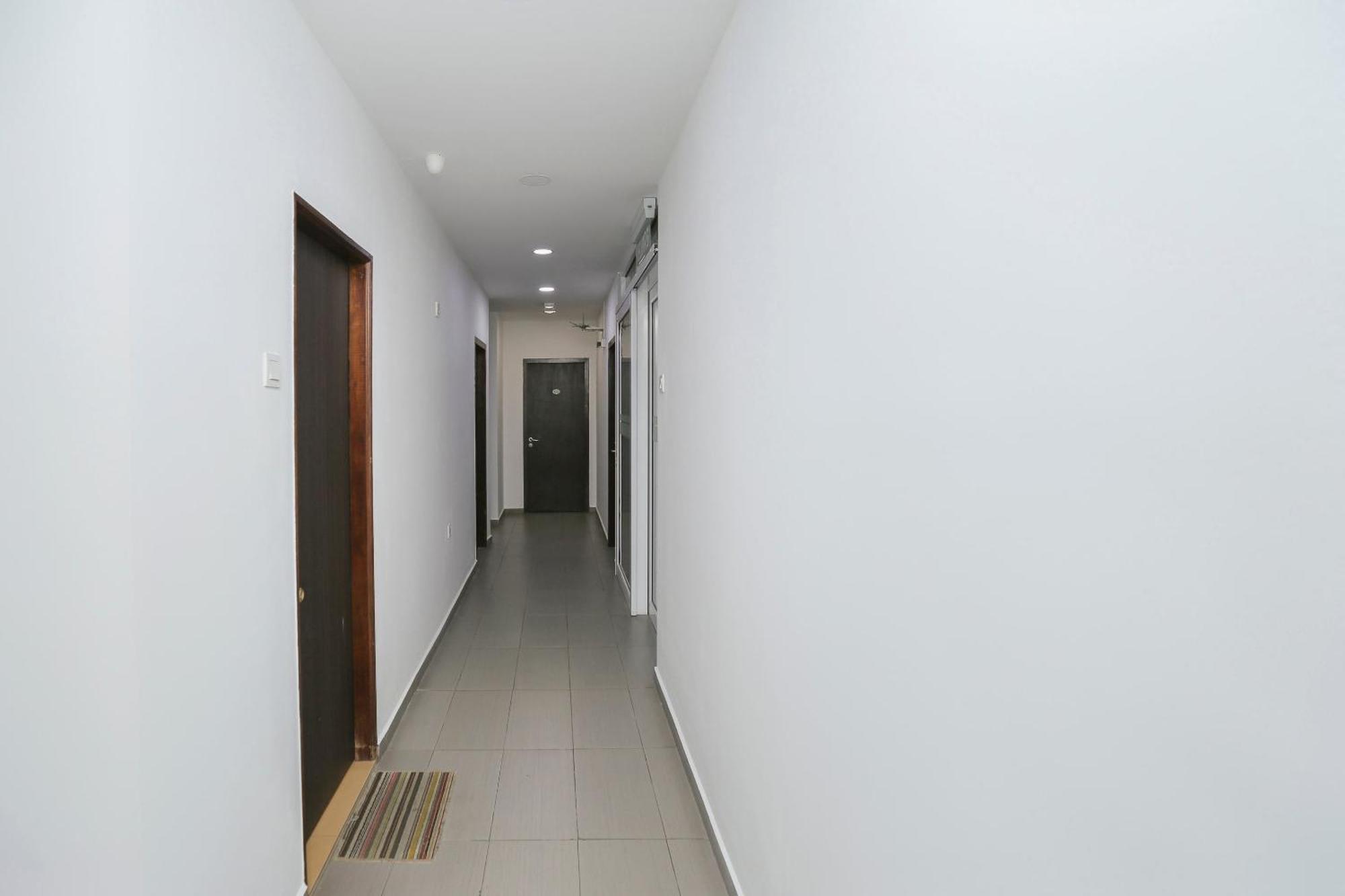 Oyo 89915 East Mount Hotel Kukup Esterno foto
