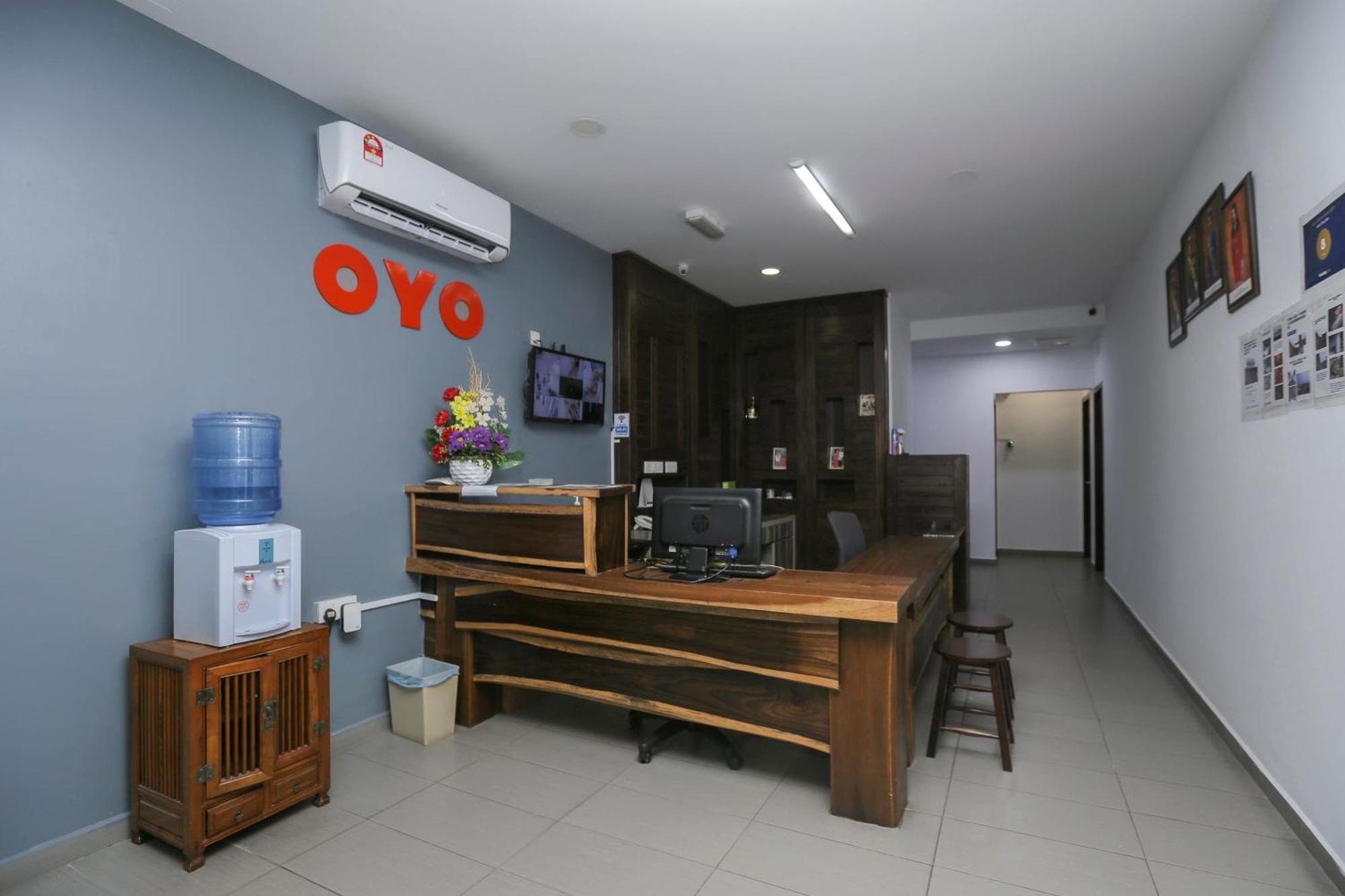 Oyo 89915 East Mount Hotel Kukup Esterno foto