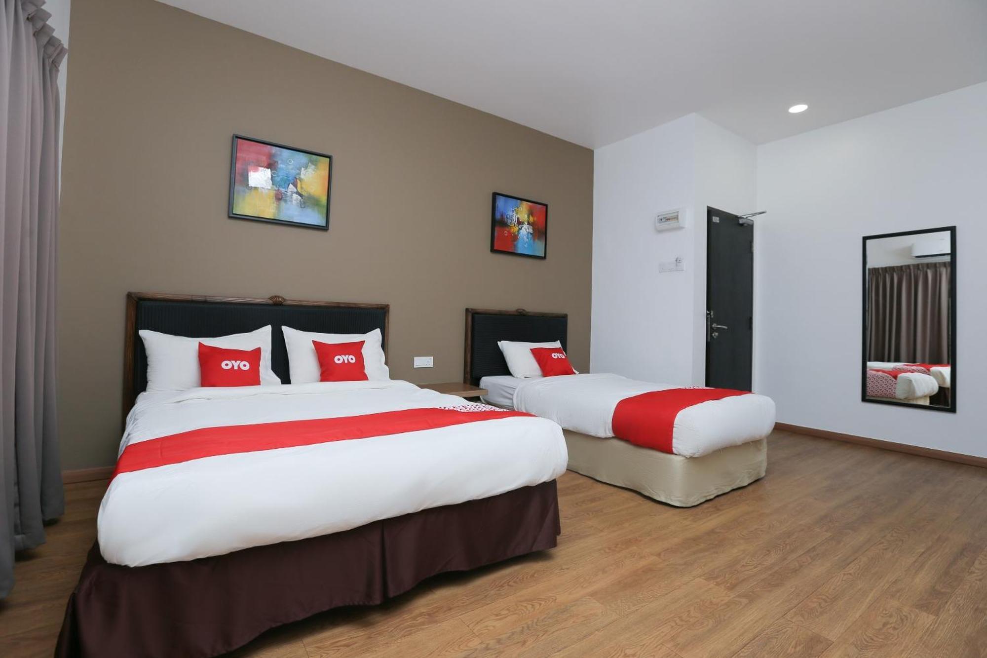 Oyo 89915 East Mount Hotel Kukup Esterno foto