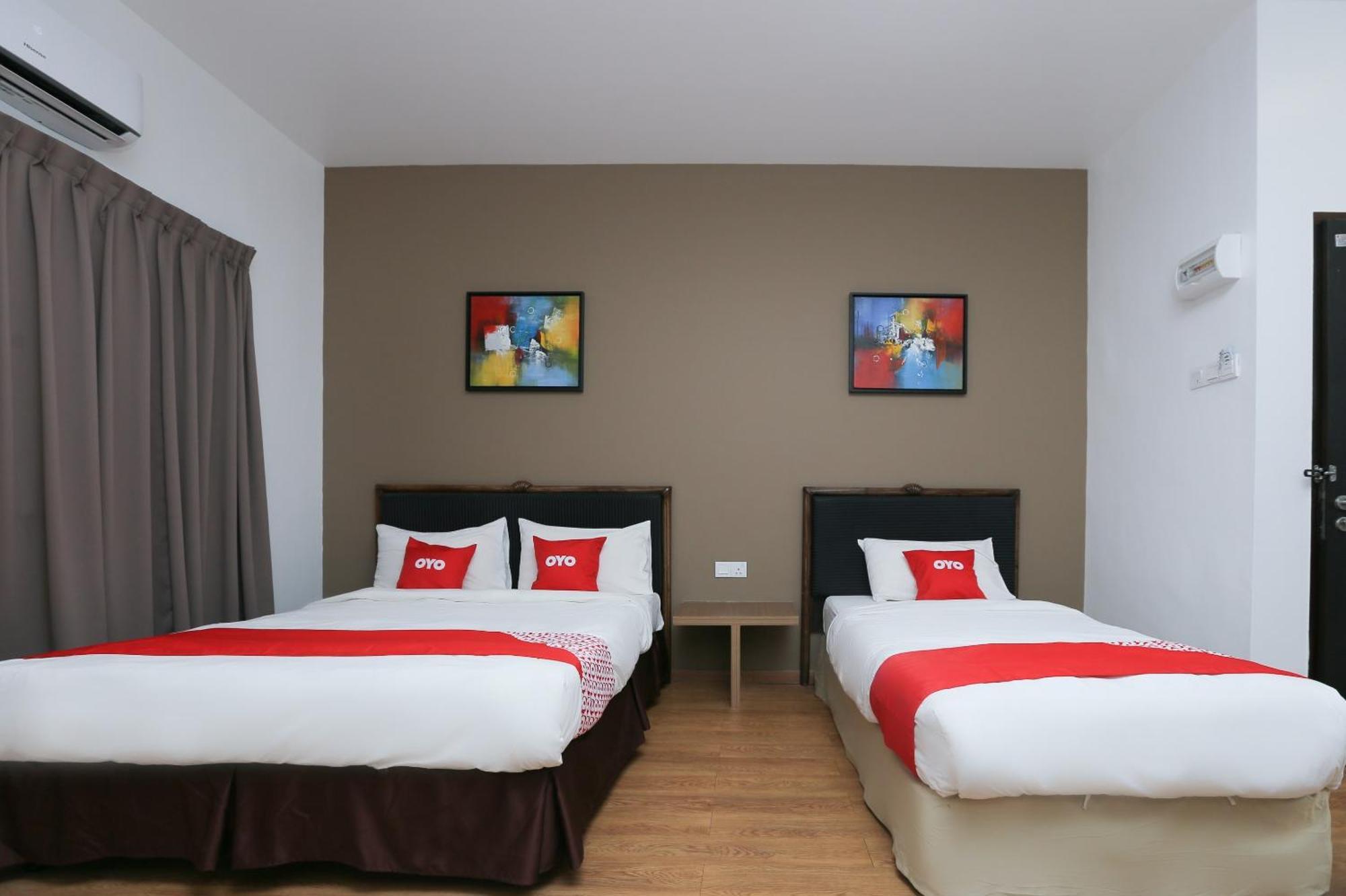 Oyo 89915 East Mount Hotel Kukup Esterno foto