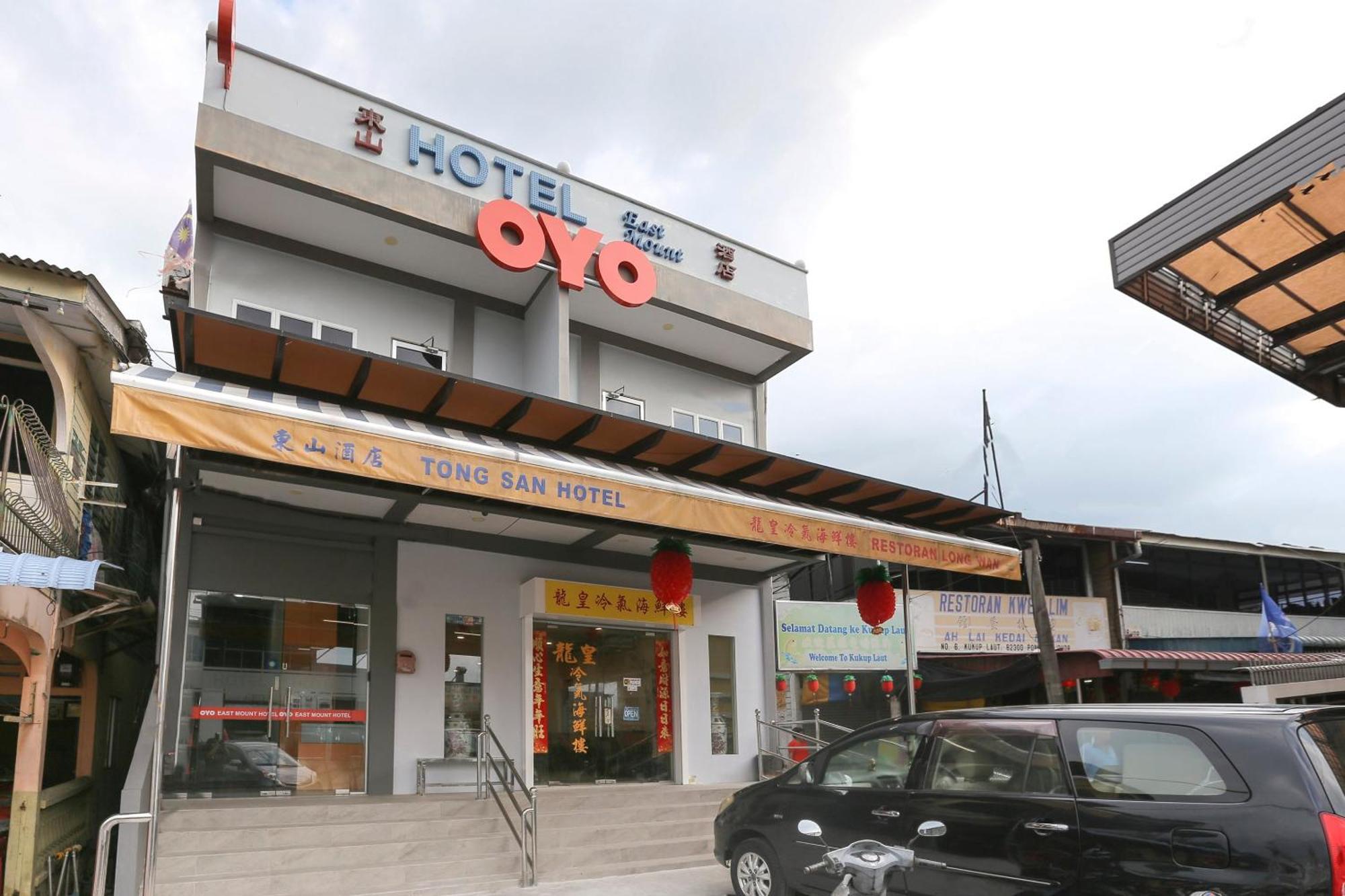 Oyo 89915 East Mount Hotel Kukup Esterno foto