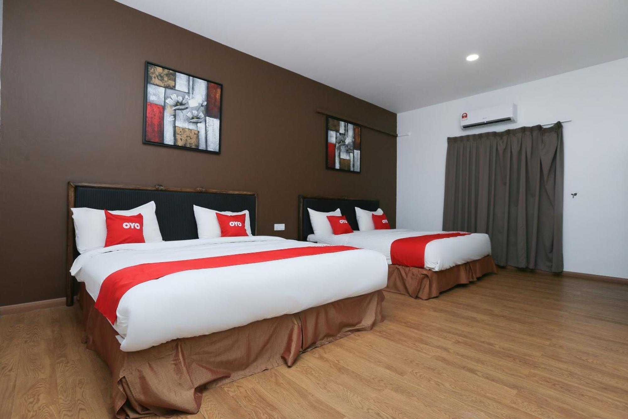 Oyo 89915 East Mount Hotel Kukup Esterno foto