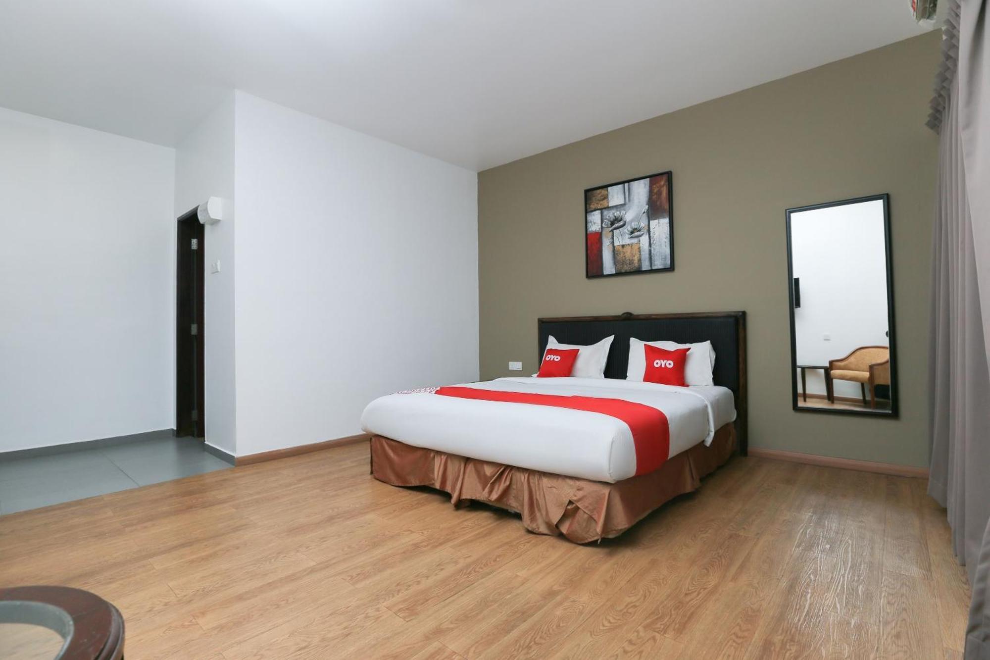 Oyo 89915 East Mount Hotel Kukup Esterno foto
