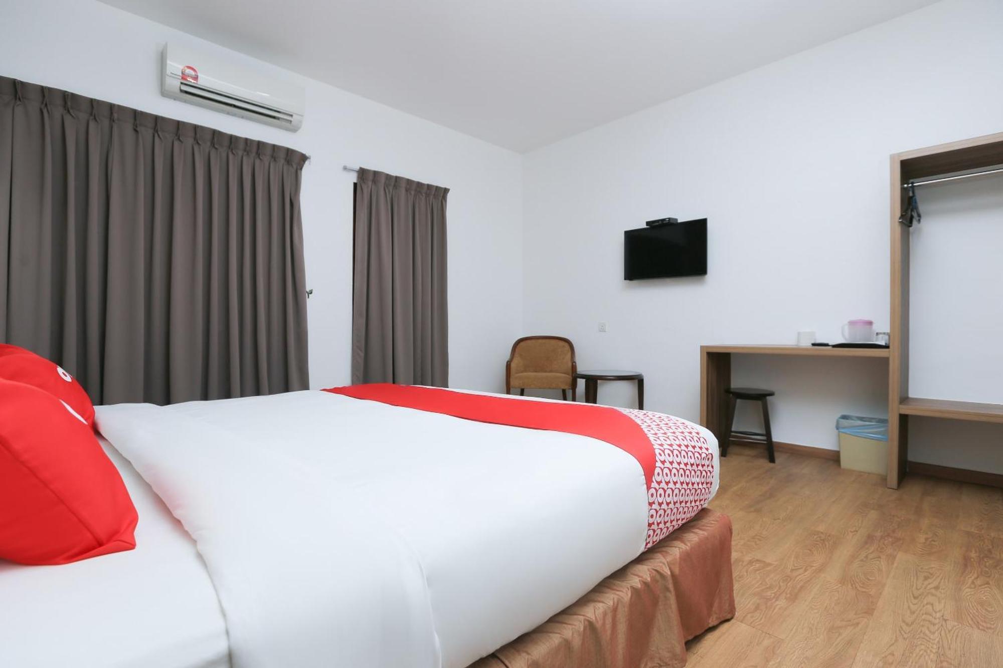 Oyo 89915 East Mount Hotel Kukup Esterno foto