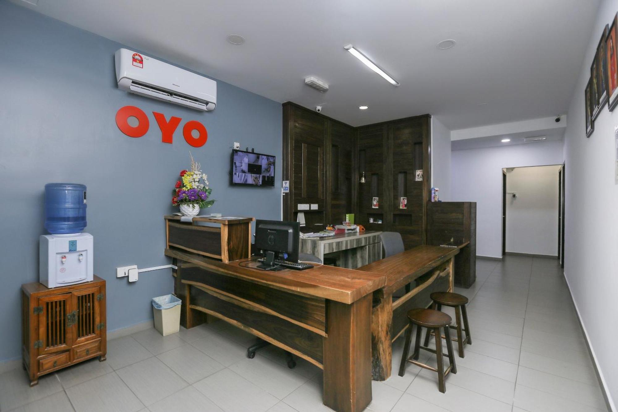Oyo 89915 East Mount Hotel Kukup Esterno foto