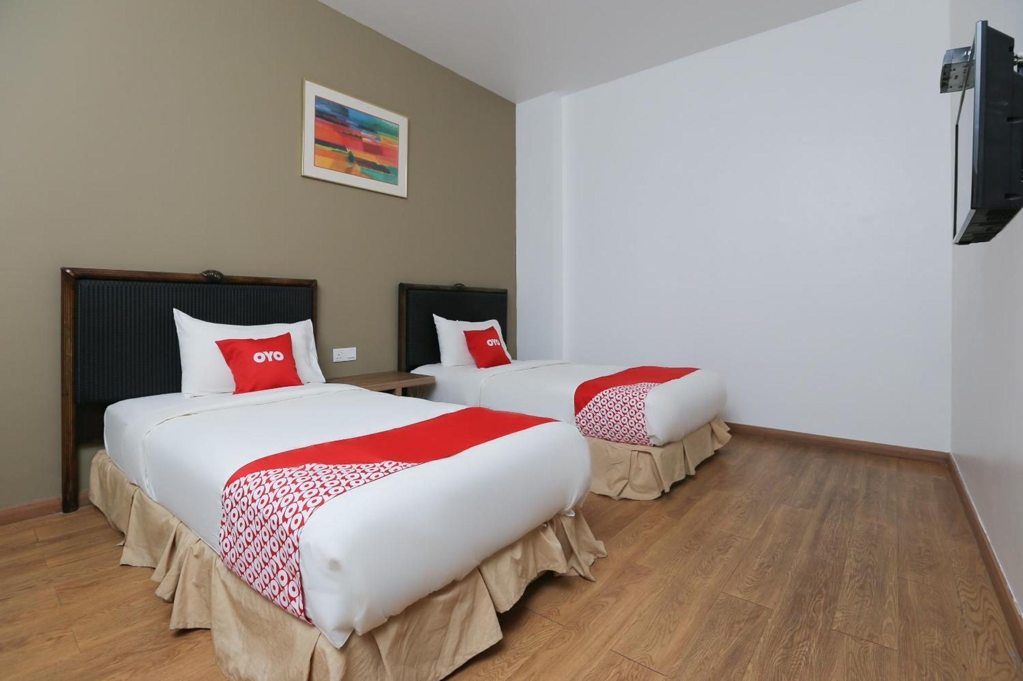 Oyo 89915 East Mount Hotel Kukup Esterno foto