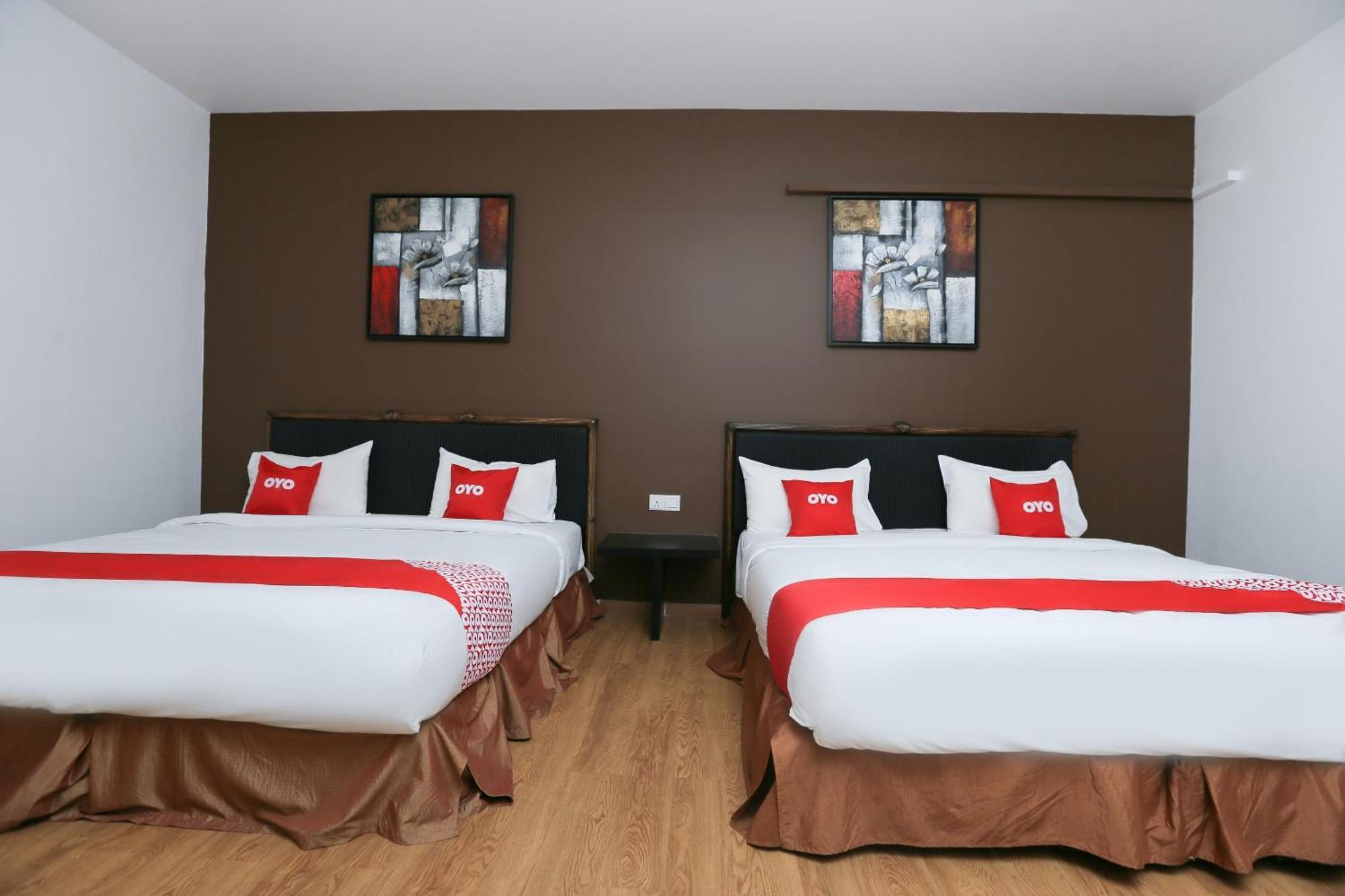 Oyo 89915 East Mount Hotel Kukup Esterno foto