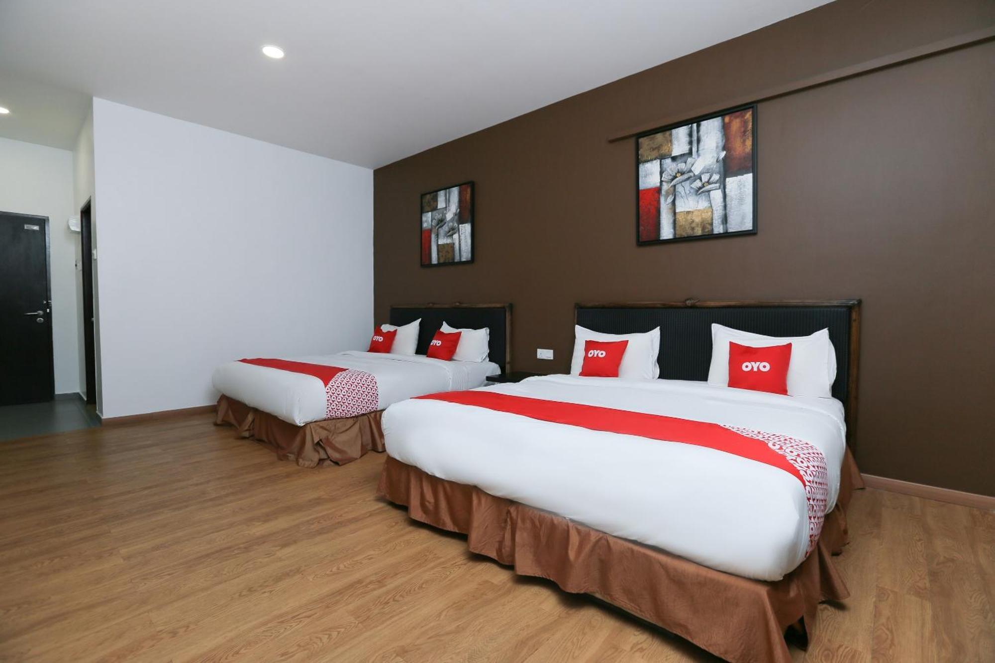 Oyo 89915 East Mount Hotel Kukup Esterno foto