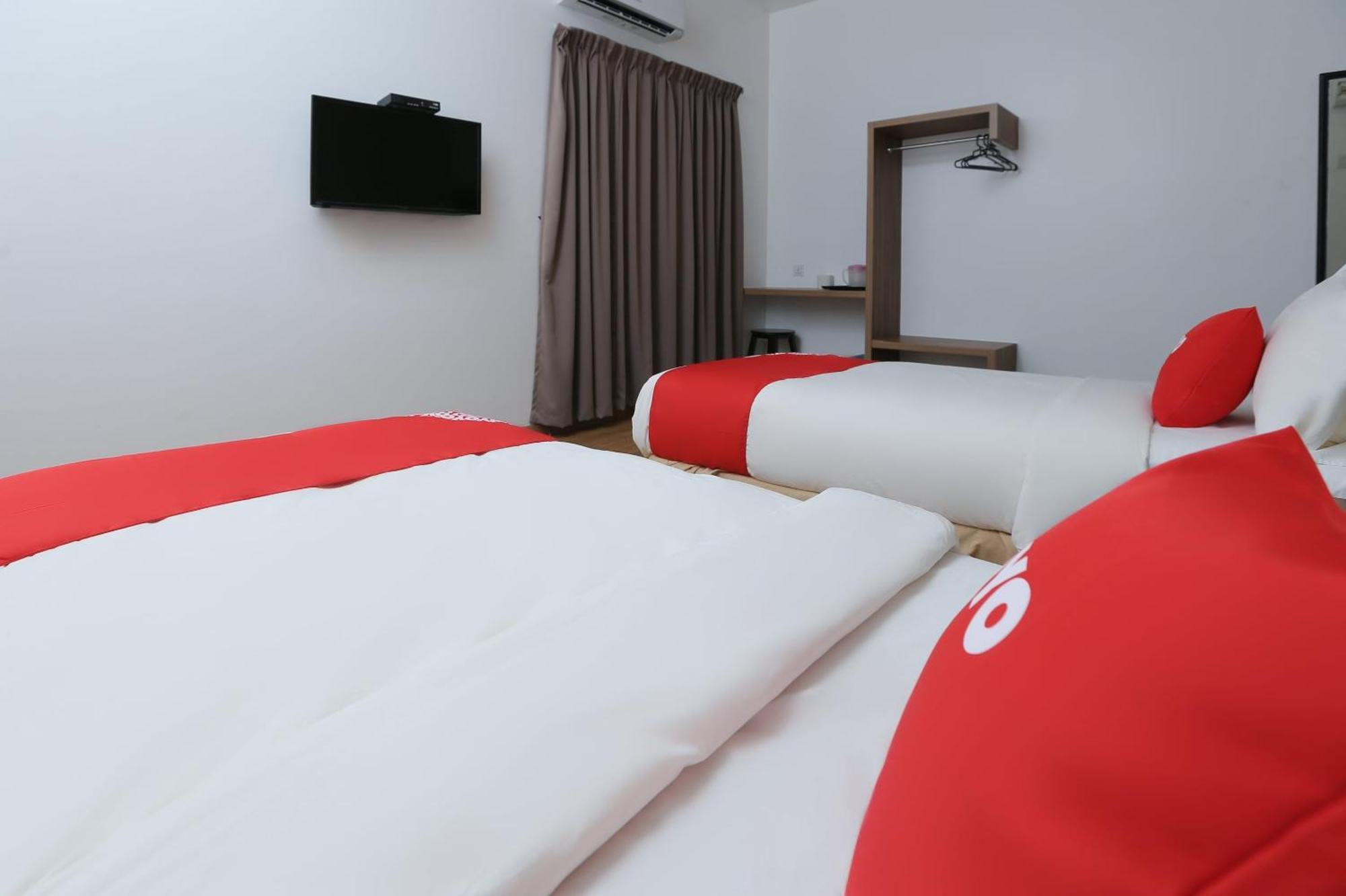 Oyo 89915 East Mount Hotel Kukup Esterno foto